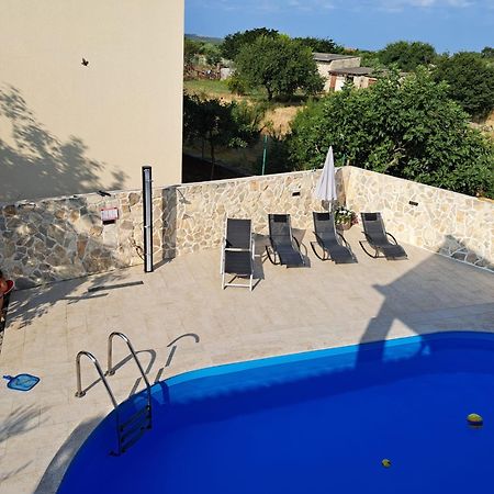 Iva Apartman Sa Bazenom Donji Zemunik Exterior foto
