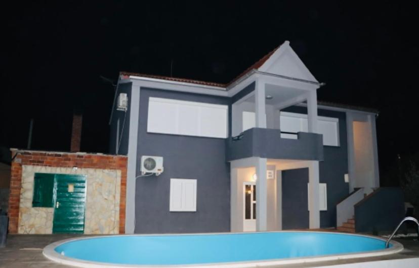 Iva Apartman Sa Bazenom Donji Zemunik Exterior foto