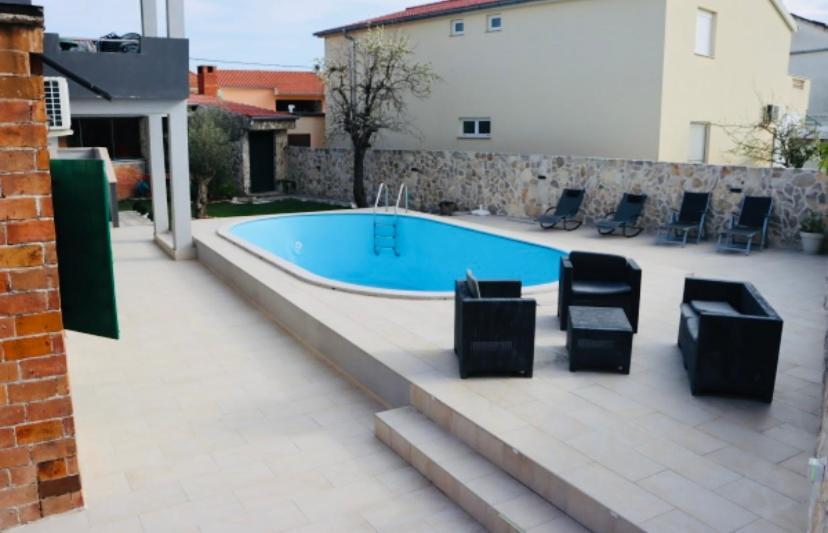 Iva Apartman Sa Bazenom Donji Zemunik Exterior foto