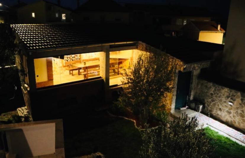 Iva Apartman Sa Bazenom Donji Zemunik Exterior foto