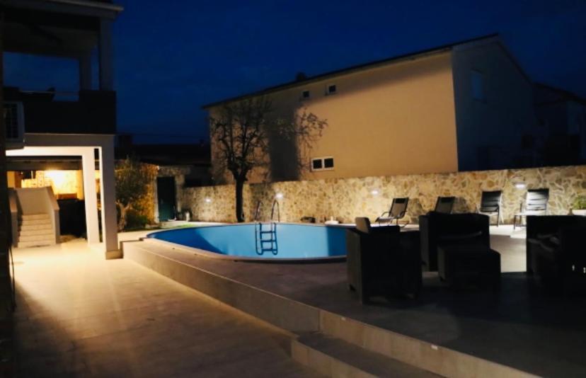 Iva Apartman Sa Bazenom Donji Zemunik Exterior foto