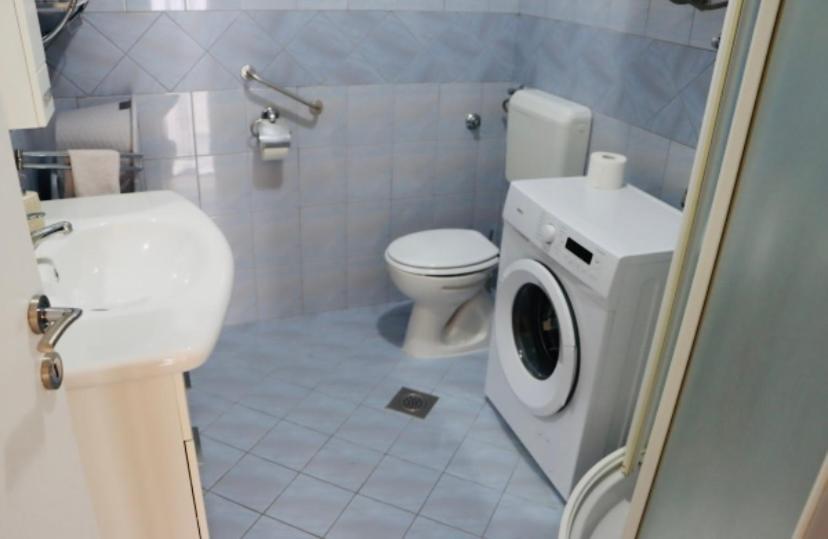 Iva Apartman Sa Bazenom Donji Zemunik Exterior foto
